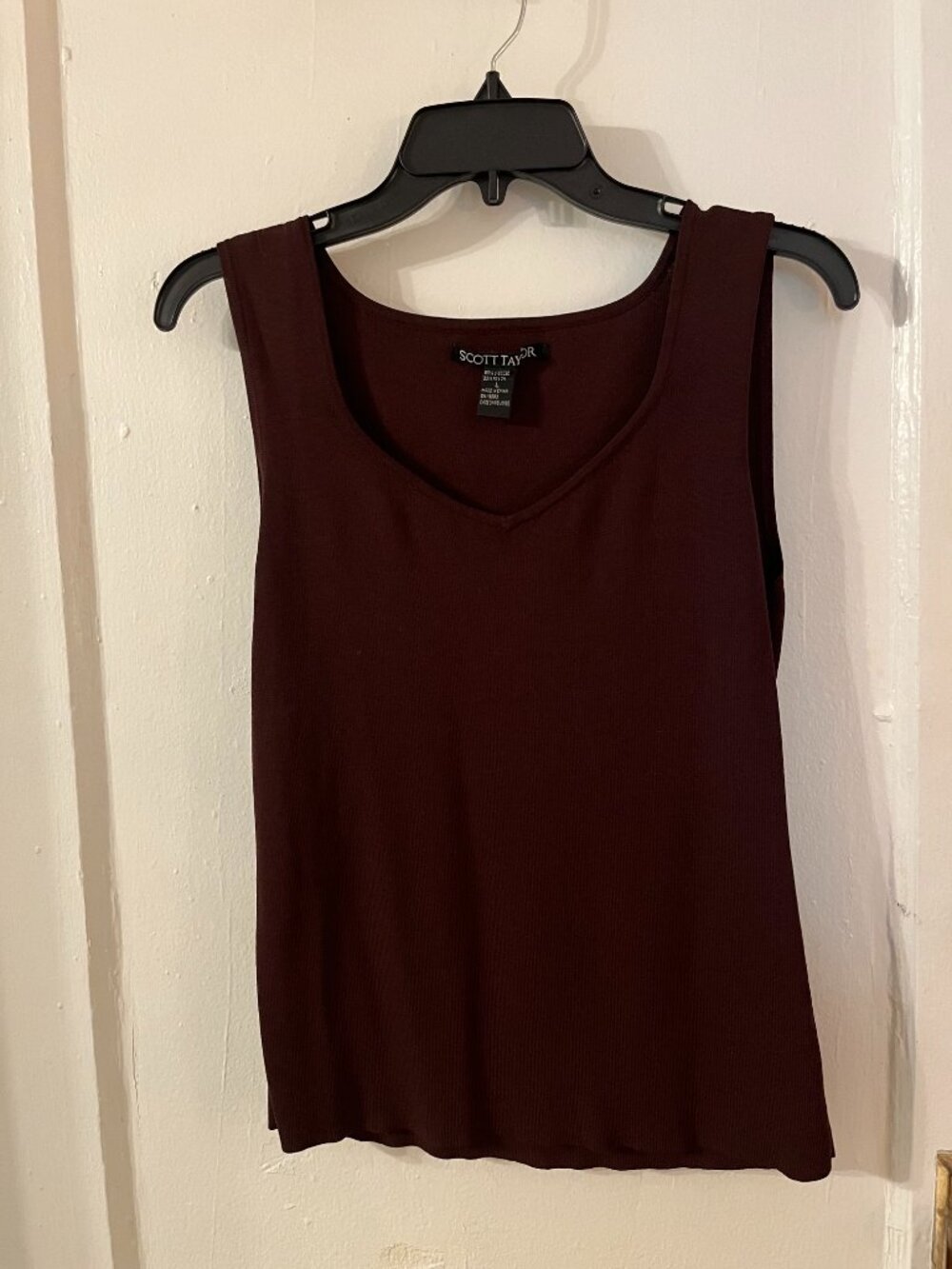 Scott Taylor plum ribbed stretch subtle v-neck tank